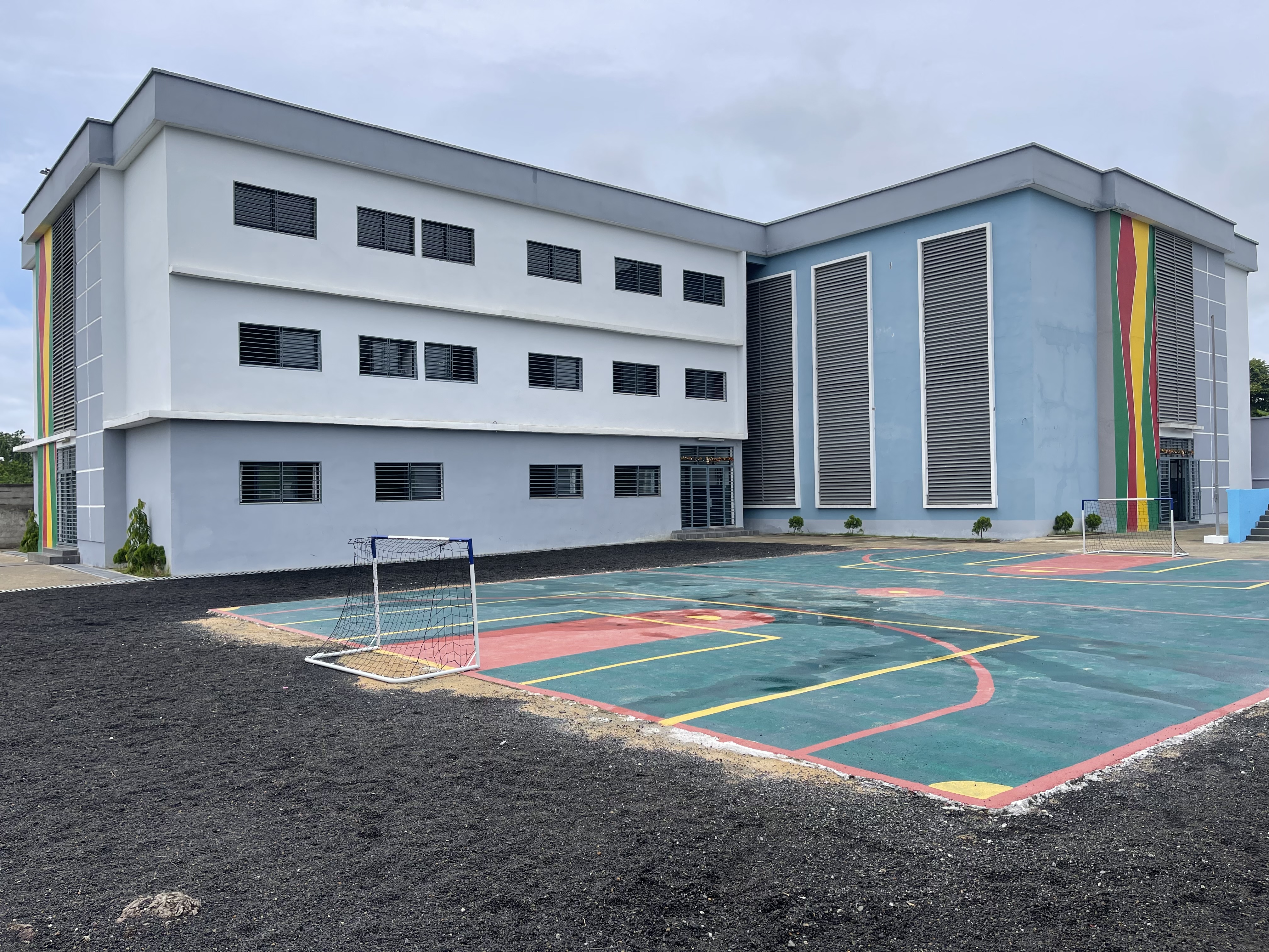 Façade du Groupe Scolaire Bilingue Queen Mary - Yassa Douala